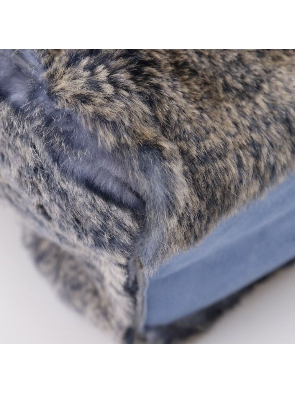 Chanel CC Logo Lapin Rabbit Light Blue Tote - Picture 4 of 10